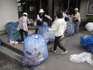 上津・にこにこサロン廃品回収の取り組み　平成26年6月10日